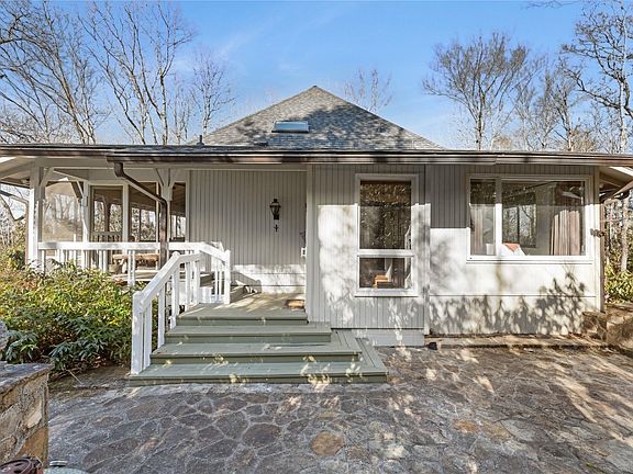 3rd image of 2741 Magnolia Drive