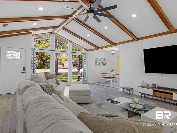 5th image of 2020 Holleman Dr