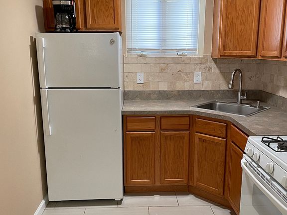 2nd image of 374 Wilson Ave #5