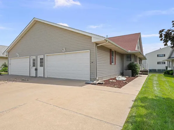 728 E Iowa St, Eldridge, IA 52748