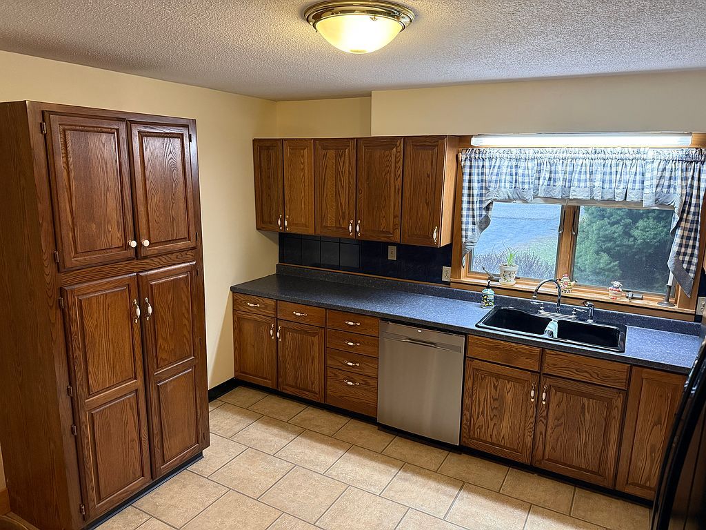 160 Mead Ln - Property Image