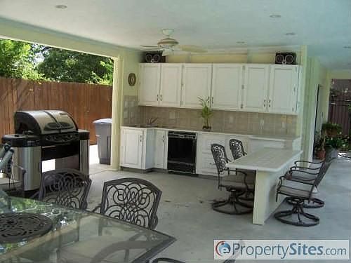2nd image of 510 Hillhurst Dr