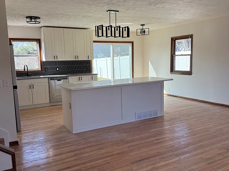 12441 Martha St — Photo 2