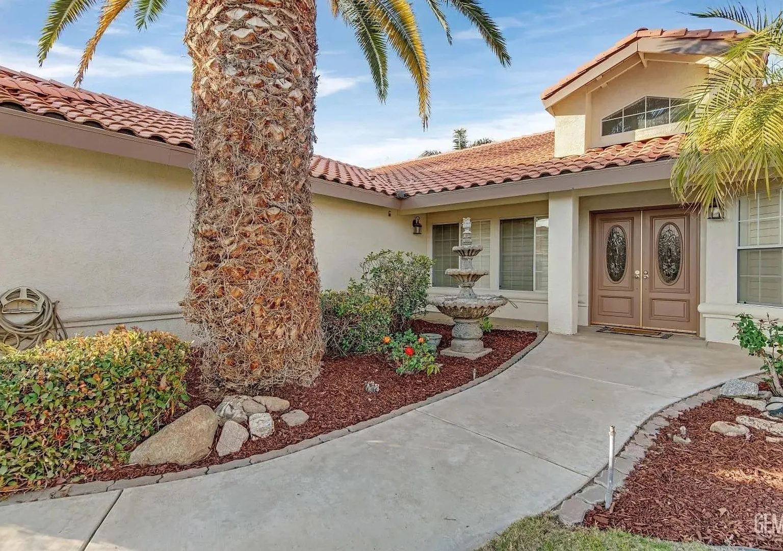 14004 Las Entradas - Gorgeous NW remodeled home with POOL and SPA. Remodeled with putting green a... — Photo 4