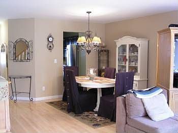 3rd image of 705 Ashford Cir