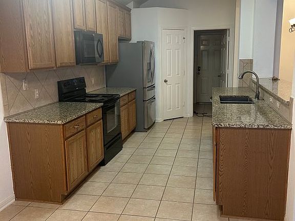 5th image of 19009 Leigh Ln