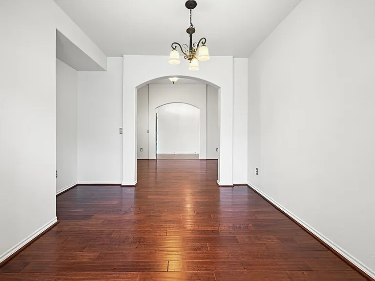 8725 Pikes Peak Rd — Photo 15