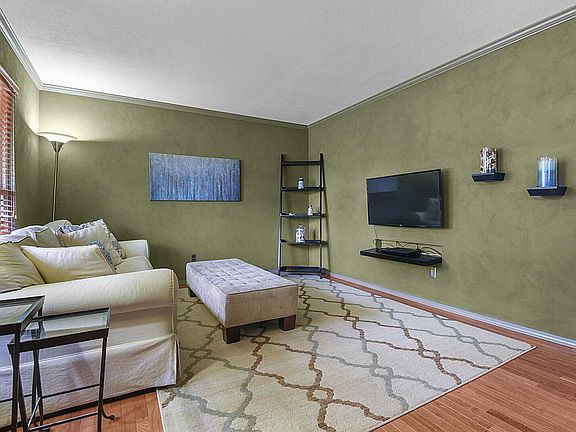 5th image of 2883 Beechwood Ln