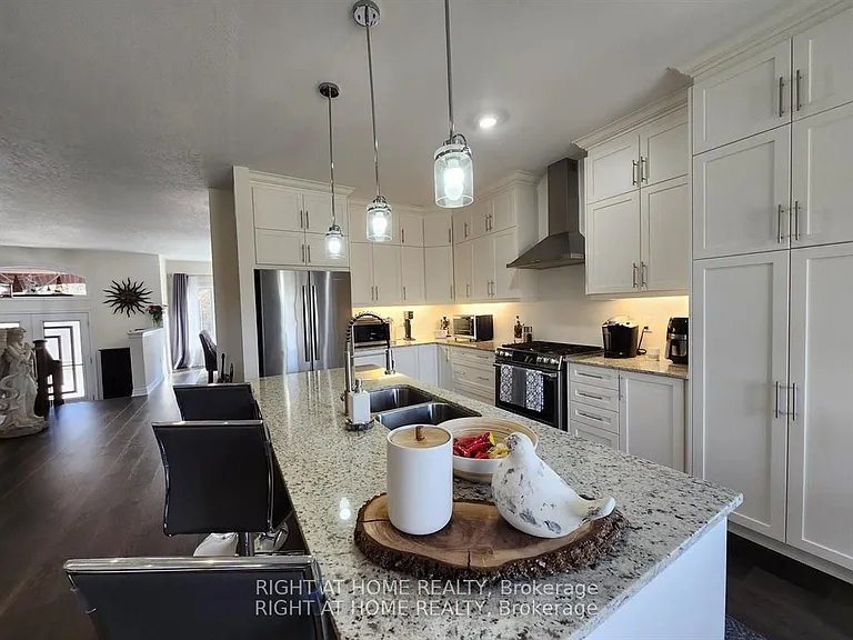 84 Diamond Valley Dr — Photo 18