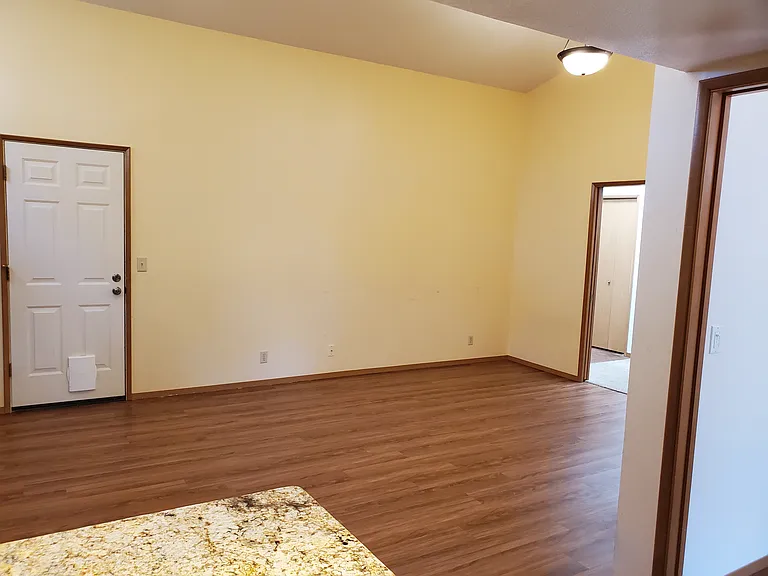 3422 Honeywood St — Photo 9