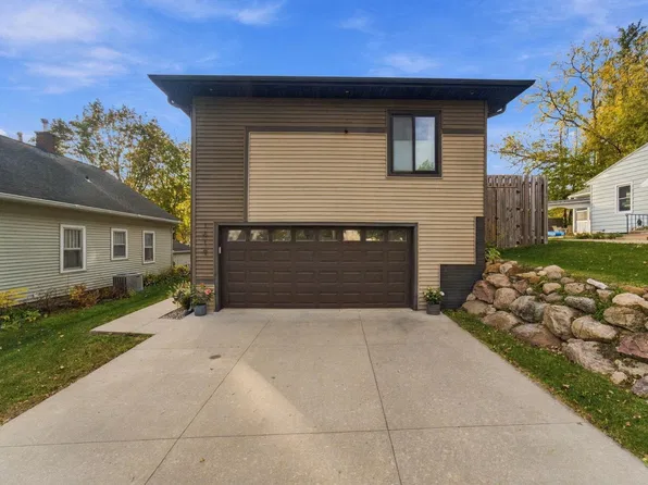 1619 Olive St, Cedar Falls, IA 50613
