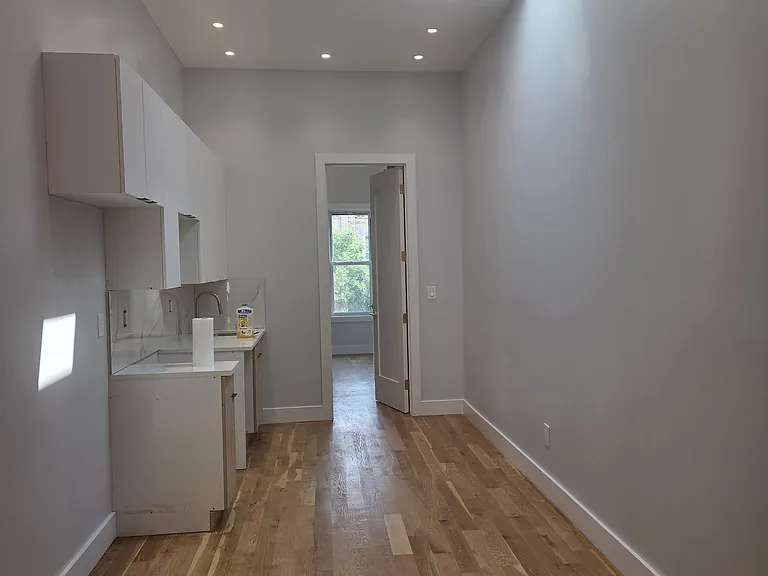 690 Onderdonk Ave #3L — Photo 1