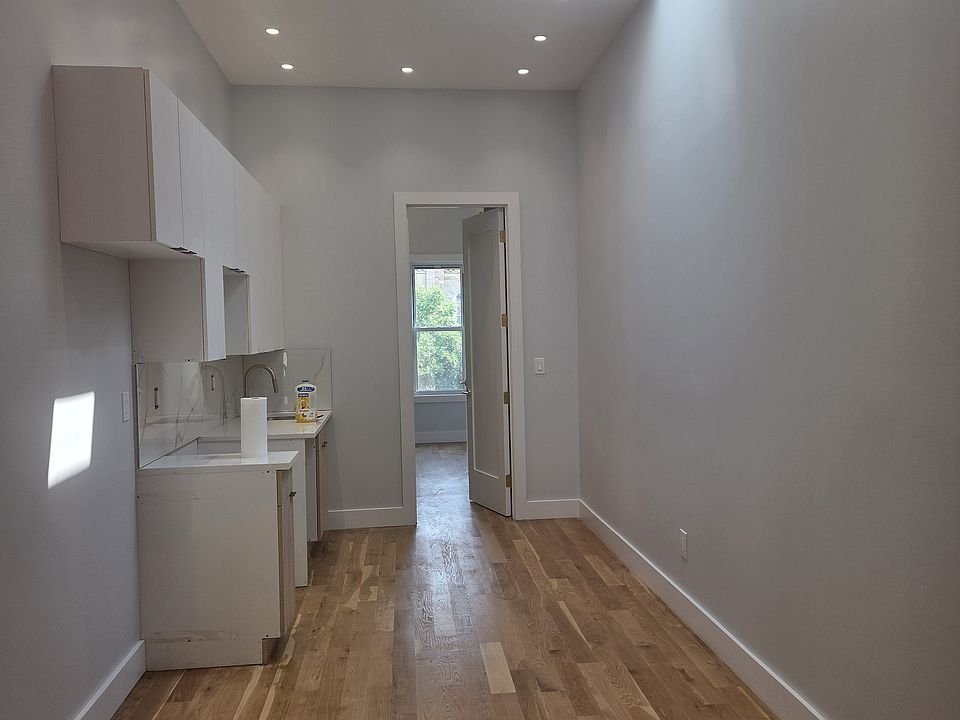 1st image of 690 Onderdonk Ave #3L