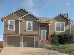 1018 SW Montana Ridge Dr, Grain Valley, MO 64029