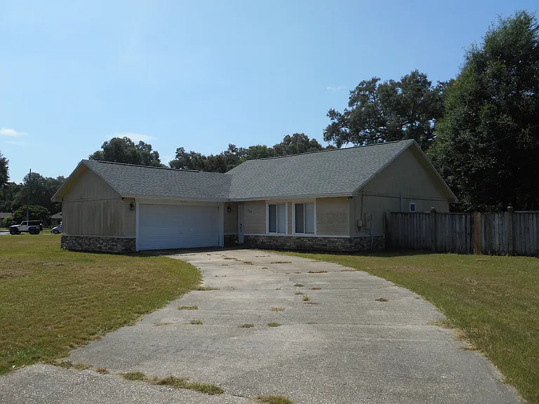 1729 Quiet Oak Ln — Photo 1