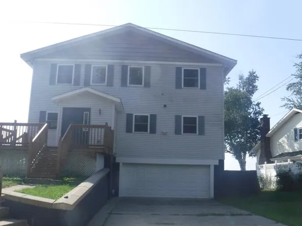 2918 E Shore Dr, Portage, MI 49002