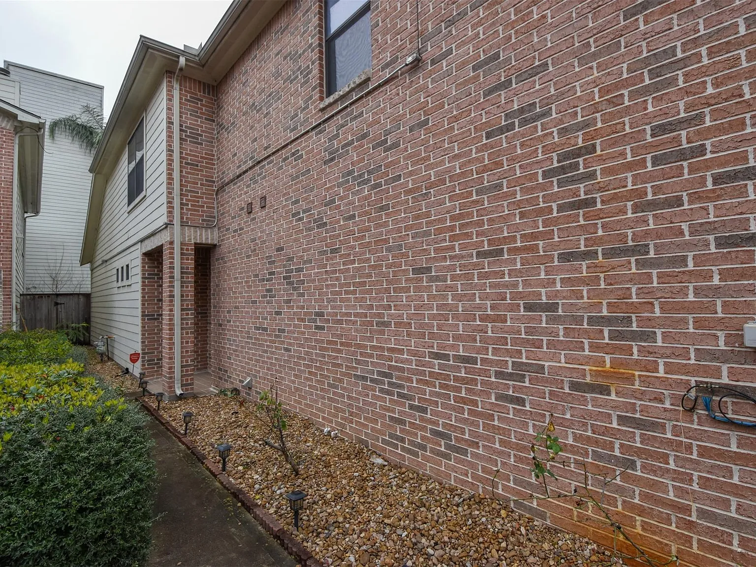 3 bed, 2.5 bath, 2089 sqft, $3,000 — Photo 3