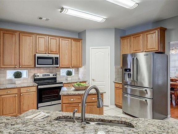 2nd image of 1685 Sparrow Ct