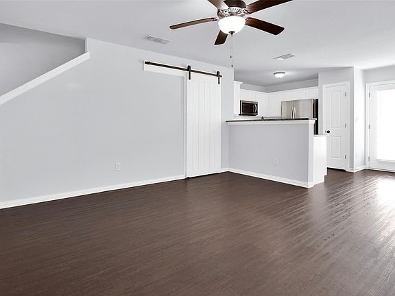 3rd image of 220 W Lake St