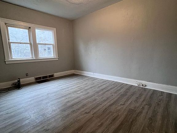 4th image of 1918 Lincoln Way W APT B