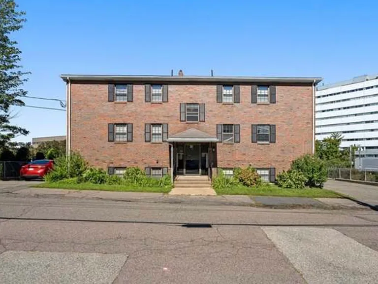 21 Walnut St #5 — Photo 5