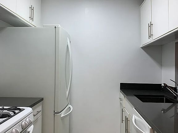 4th image of 200 Rector Pl APT 15D