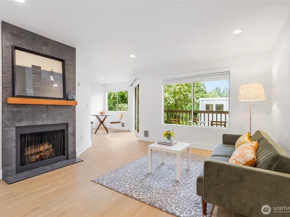 10320 SE 6th Street #B6, Bellevue, WA 98004