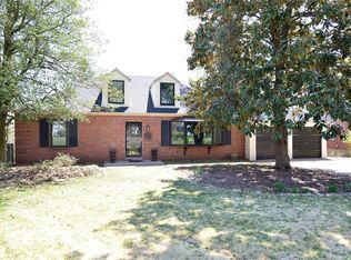 4 Girard Dr, Saint Louis, MO 63119