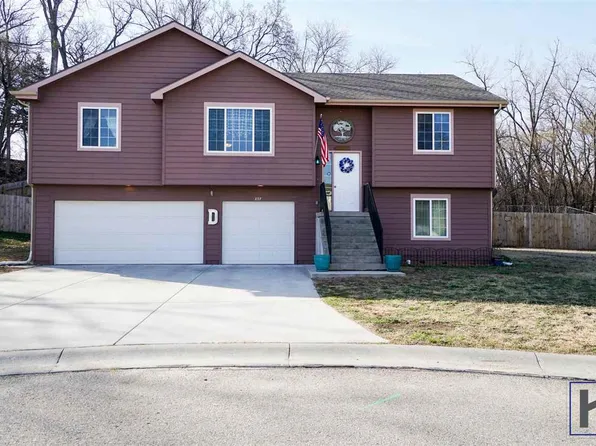 837 S Clay St, Junction City, KS 66441