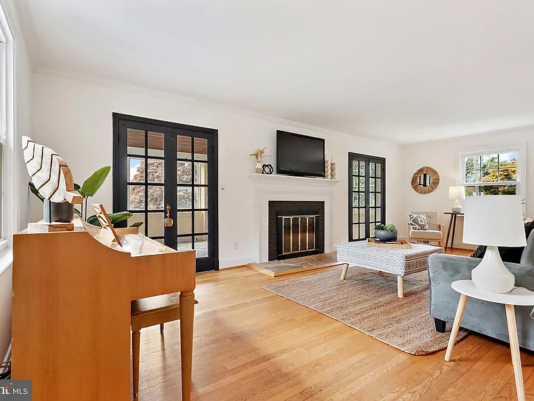 9223 Old Court Rd — Photo 11