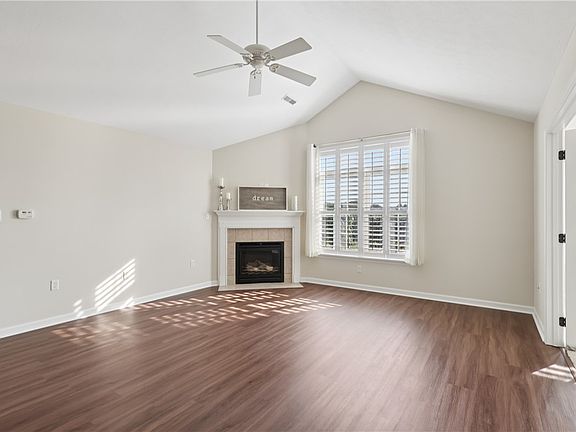 4th image of 2102 Isleworth Ln