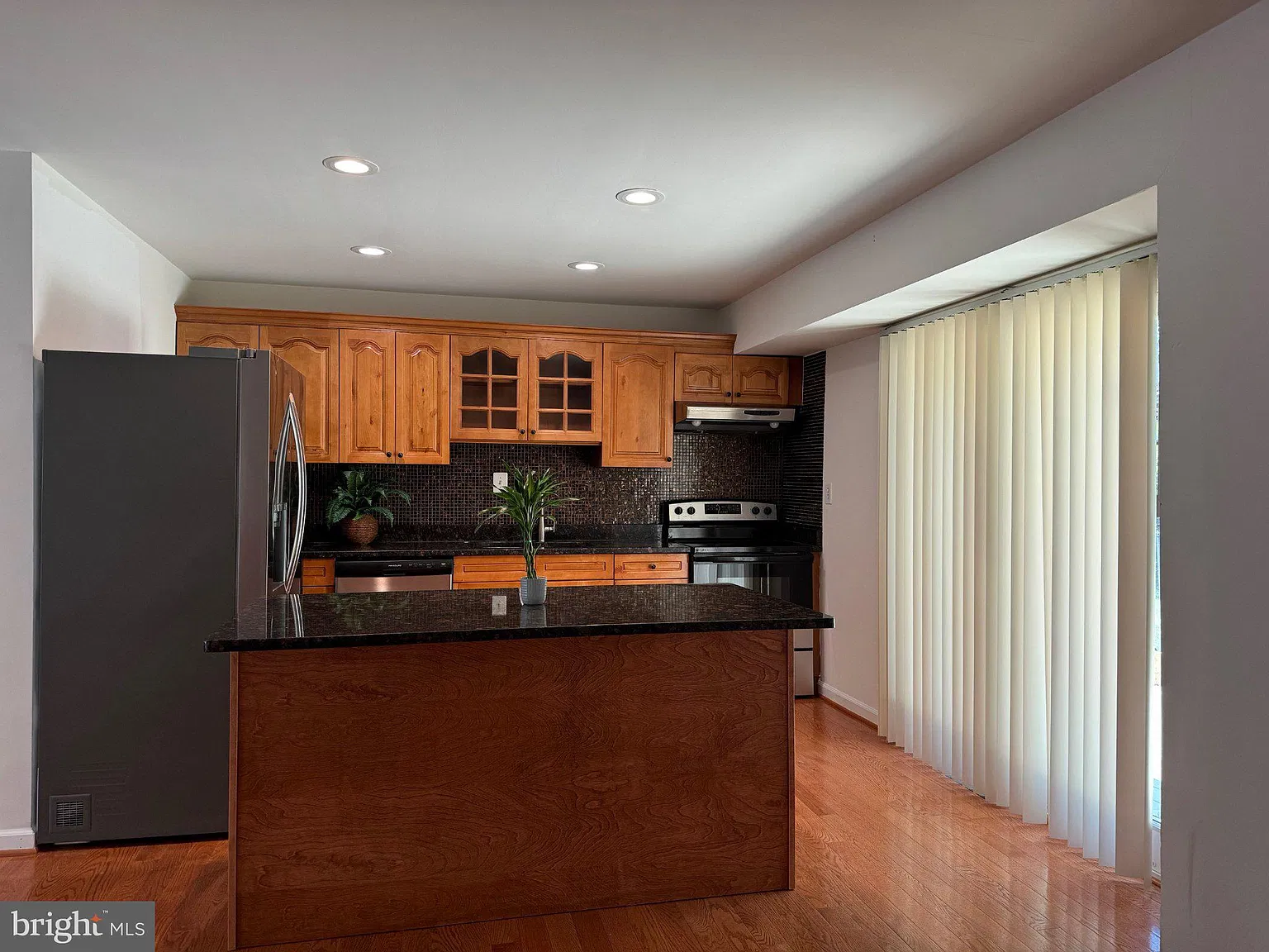 3 bed, 2.5 bath, 2104 sqft, $3,300 — Photo 4