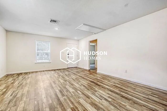 3 bed, 2.0 bath, 909 sqft, $935 — Photo 4