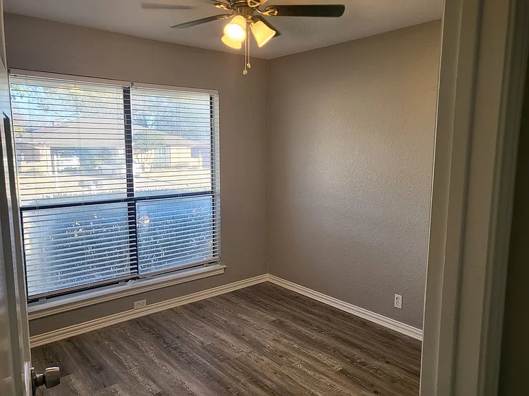7404 Glen Haven Dr — Photo 10