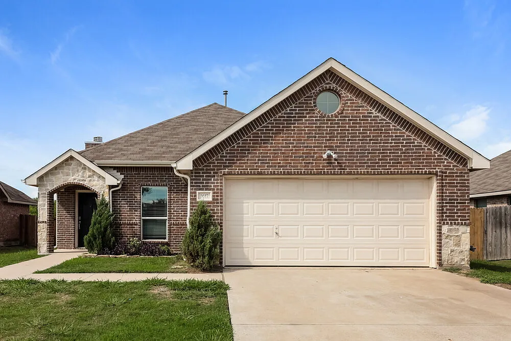4 bed, 2.0 bath, 1741 sqft, $2,225 — Photo 1