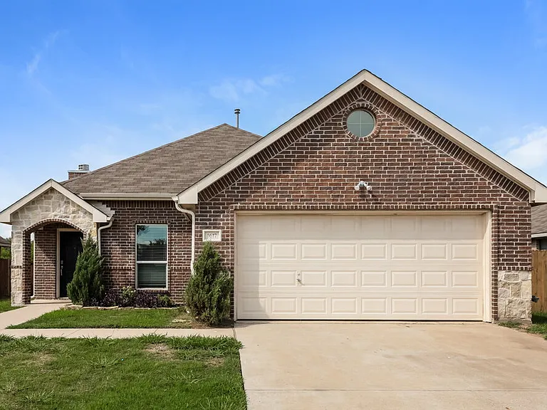 1617 Meadowlark Ln — Photo 1