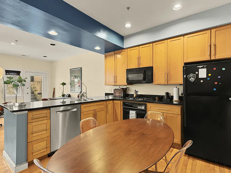2363 Champlain St NW #3 — Photo 11