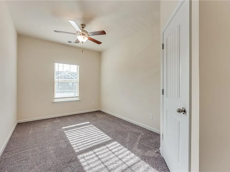 5317 Burrus Ln — Photo 33