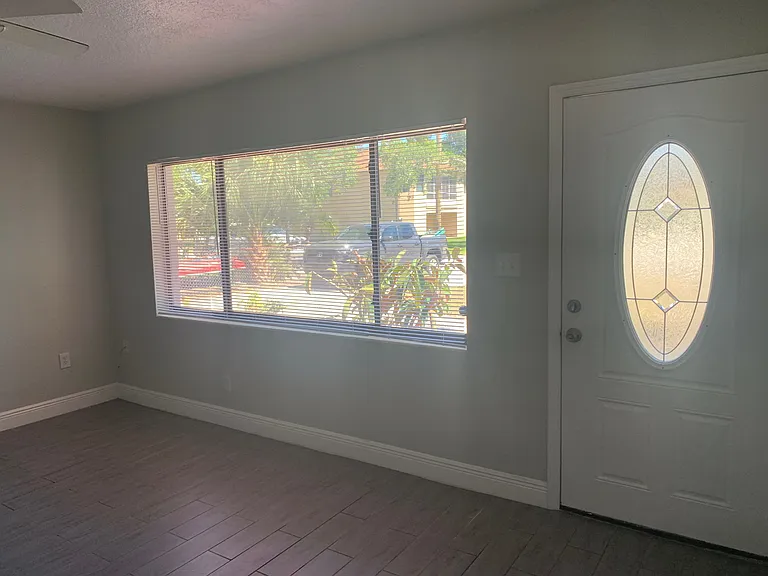 709 Sunset Dr — Photo 4