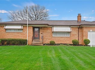 7900 Selwick Dr, Parma, OH 44129