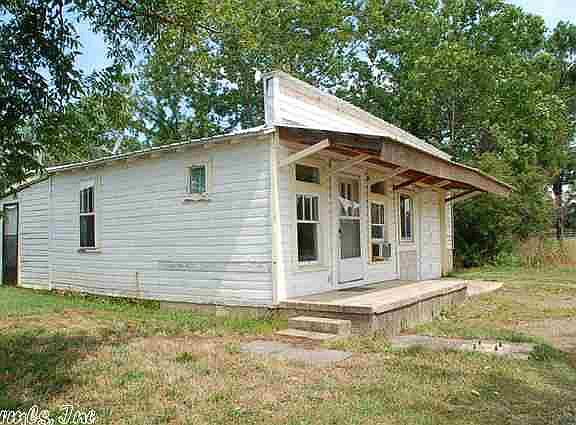 4th image of 2657 Highway 71 N