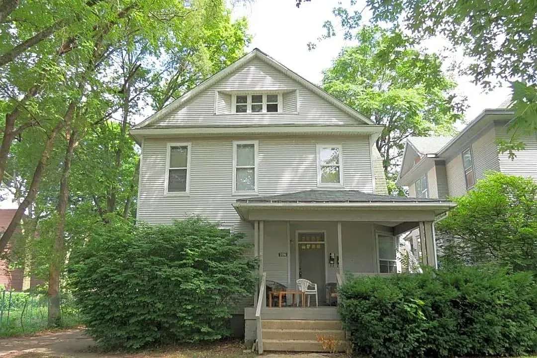 3 bed, 1152 sqft, $1,800 — Photo 1