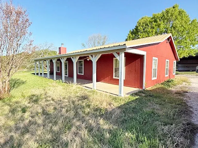 326 County Road 4228 — Photo 22