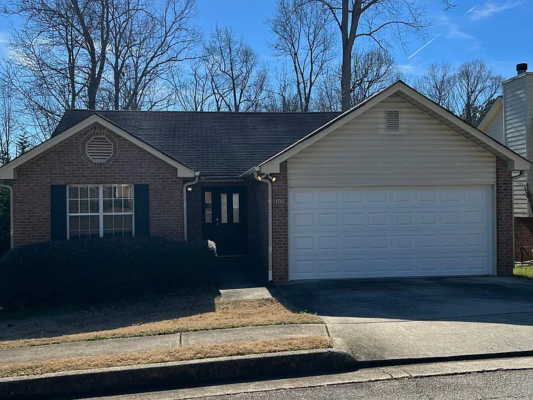 106 Oakwood Cir — Photo 2