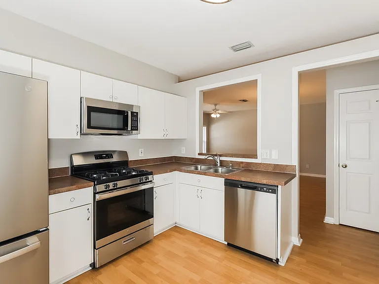 10808 Shasta Ct — Photo 7