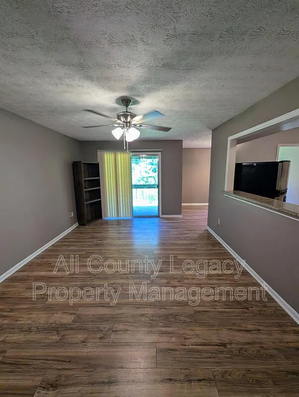 3 bed, 2.0 bath, 1336 sqft, $1,450 — Photo 1