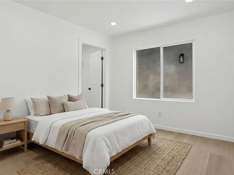 4747 Pixie Ave — Photo 10