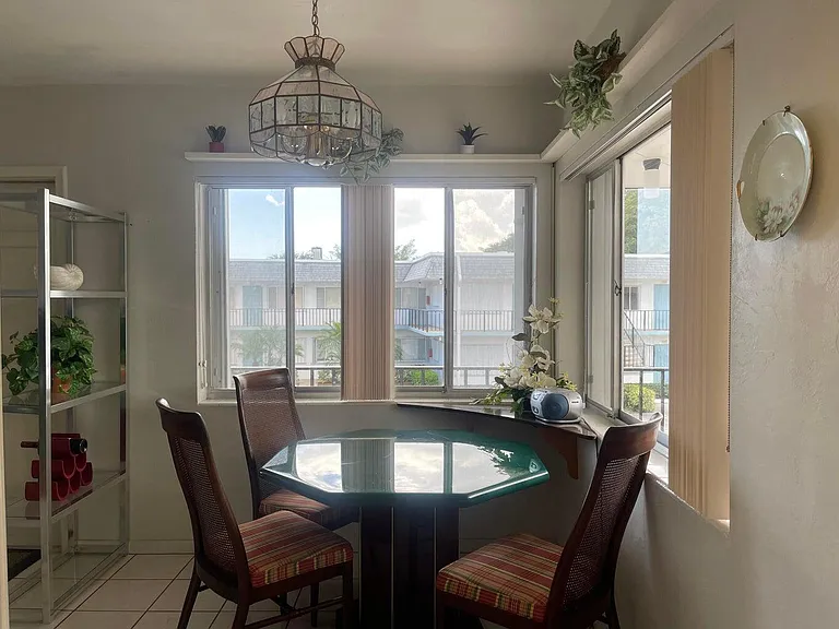 2840 Lake Osborne Dr #205 — Photo 10