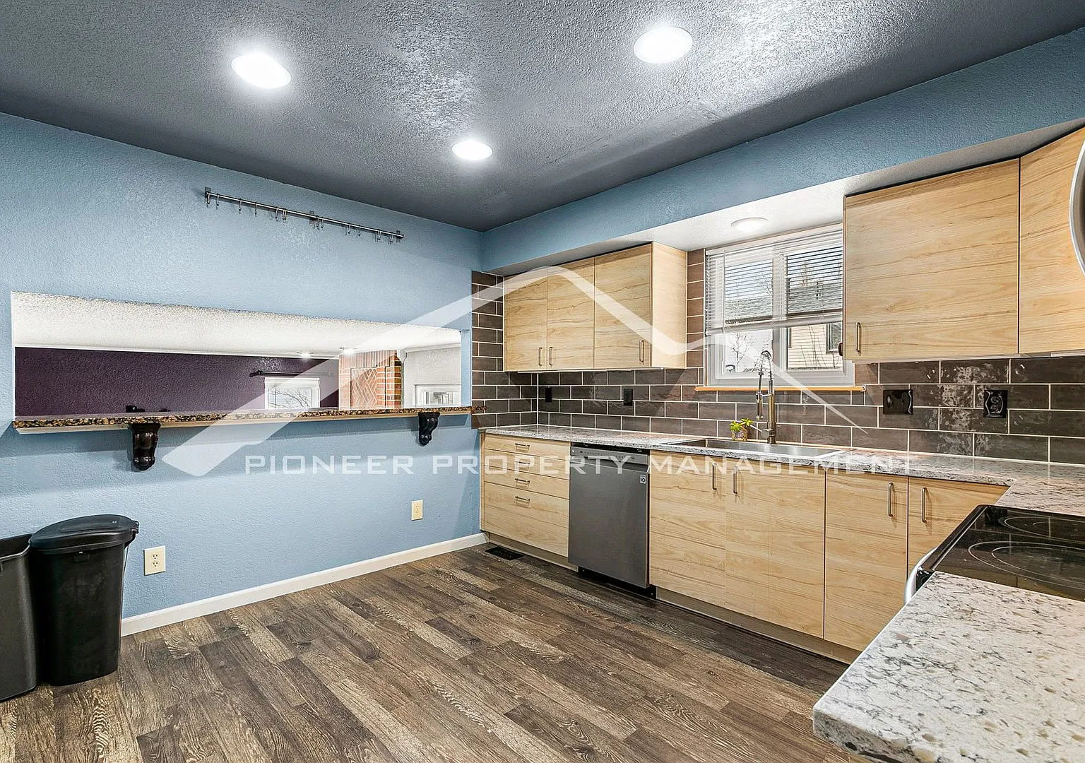 Gorgeous Home with Central AC and Washer/Dryer — Photo 4