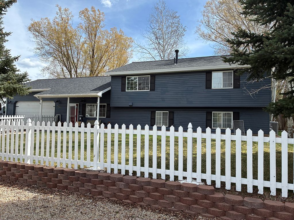 4366 N Meadow Ln - Property Image